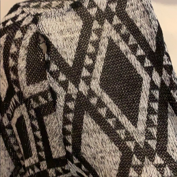 Lularoe Sarah Cardigan - Rare Thin Fabric - Picture 3 of 5